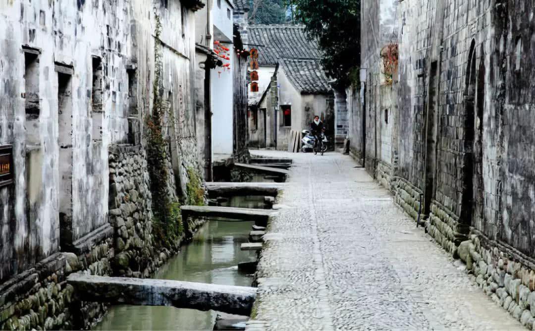 连接正负极